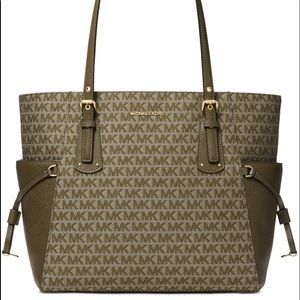 Michael Kors Jacquard Signature Voyager Tote Bag